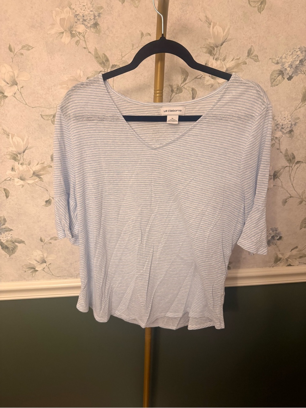 Liz Claiborne Light Blue & White Striped V-Neck Short Sleeve Top
